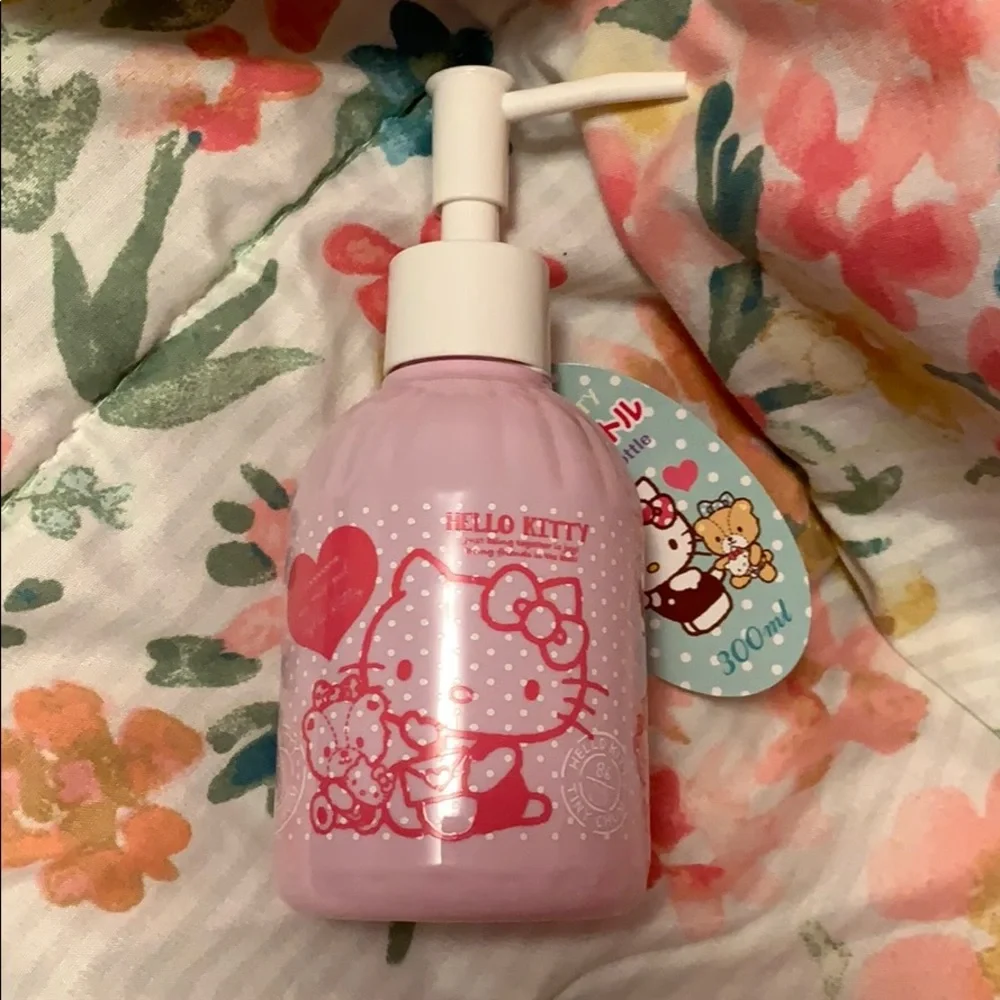 Hello Kitty plastic pump bottle refillable Japan
